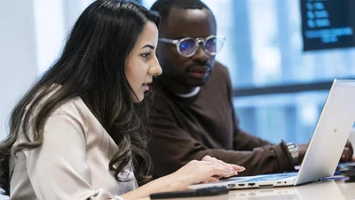 PRESSEMEDDELELSE: Genindfør 2-årig dagpengeperiode for nyuddannede