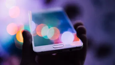 Vi lod de sociale medier og big tech løbe løbsk. Nu er vi ved at begå samme fejl med AI