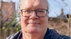 Den syngende spamjæger:  Andrew holder nettet rent og stemmen varm
